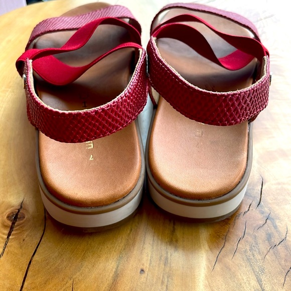 Wirth red leather sandals, like new! size 7 - Picture 6 of 6